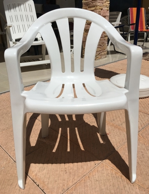 Пластмасов стол Vita /бял/